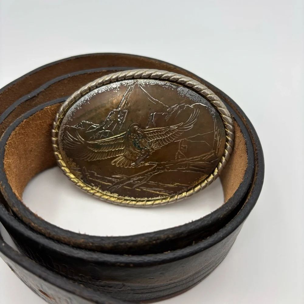 Artisan Leather Belt Gavere Leather belt features‎ a embossed duck Silver Buckle